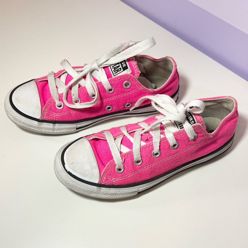 Converse hot pink tennis shoes size 1